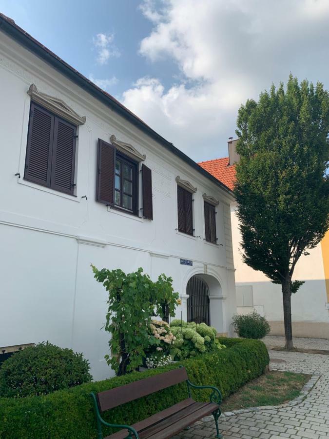 Ferienwohnungen Zum Briefmarkenhaus Moerbisch Am See Exterior photo